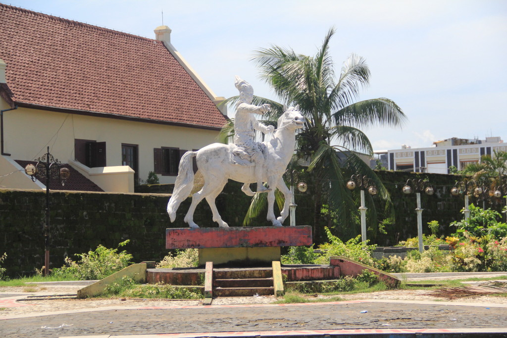 Statue outside the fort